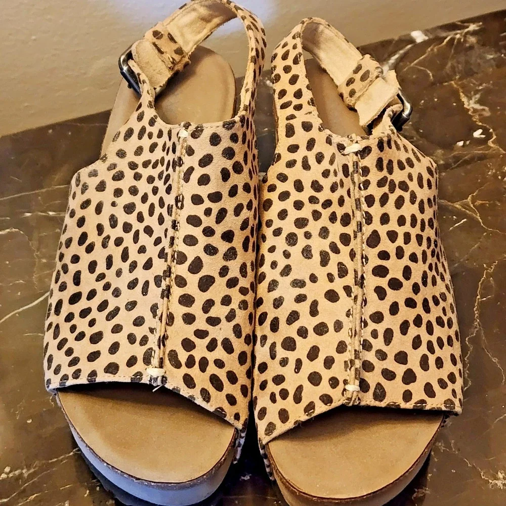 Axxiom Cheetah Print Cushiones Wedge Sandals in Blk & Tan Sling Back in Size 8